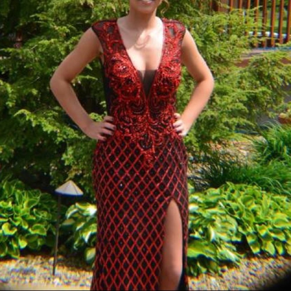 Black/Red ONE OF A KIND Panoply prom/formal dress